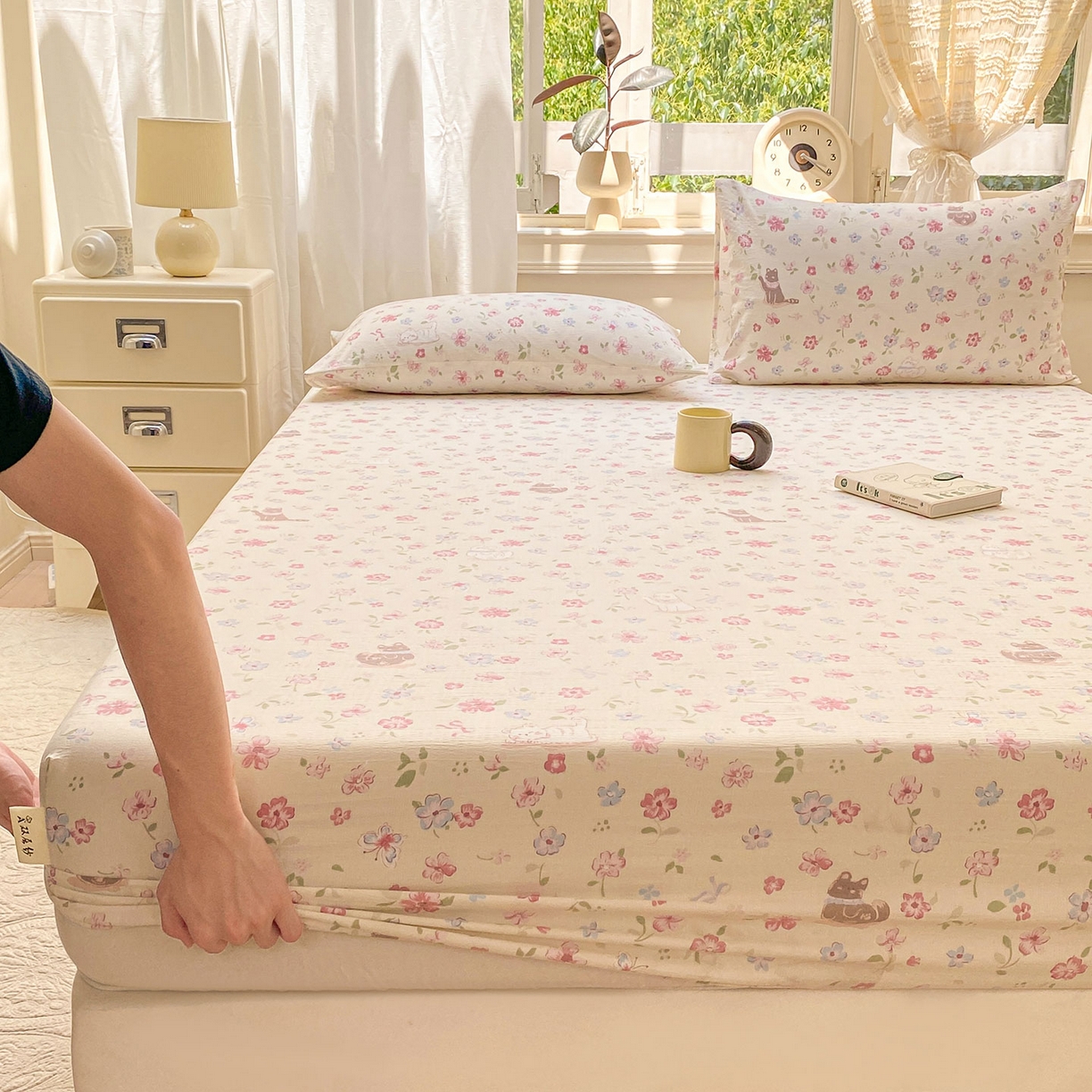 91家纺网 家纺一手货源 找家纺 眠势力 2025新款云感双层纱床笠三件套ins奶油风云感床垫保护套四季款 花丛猫咪