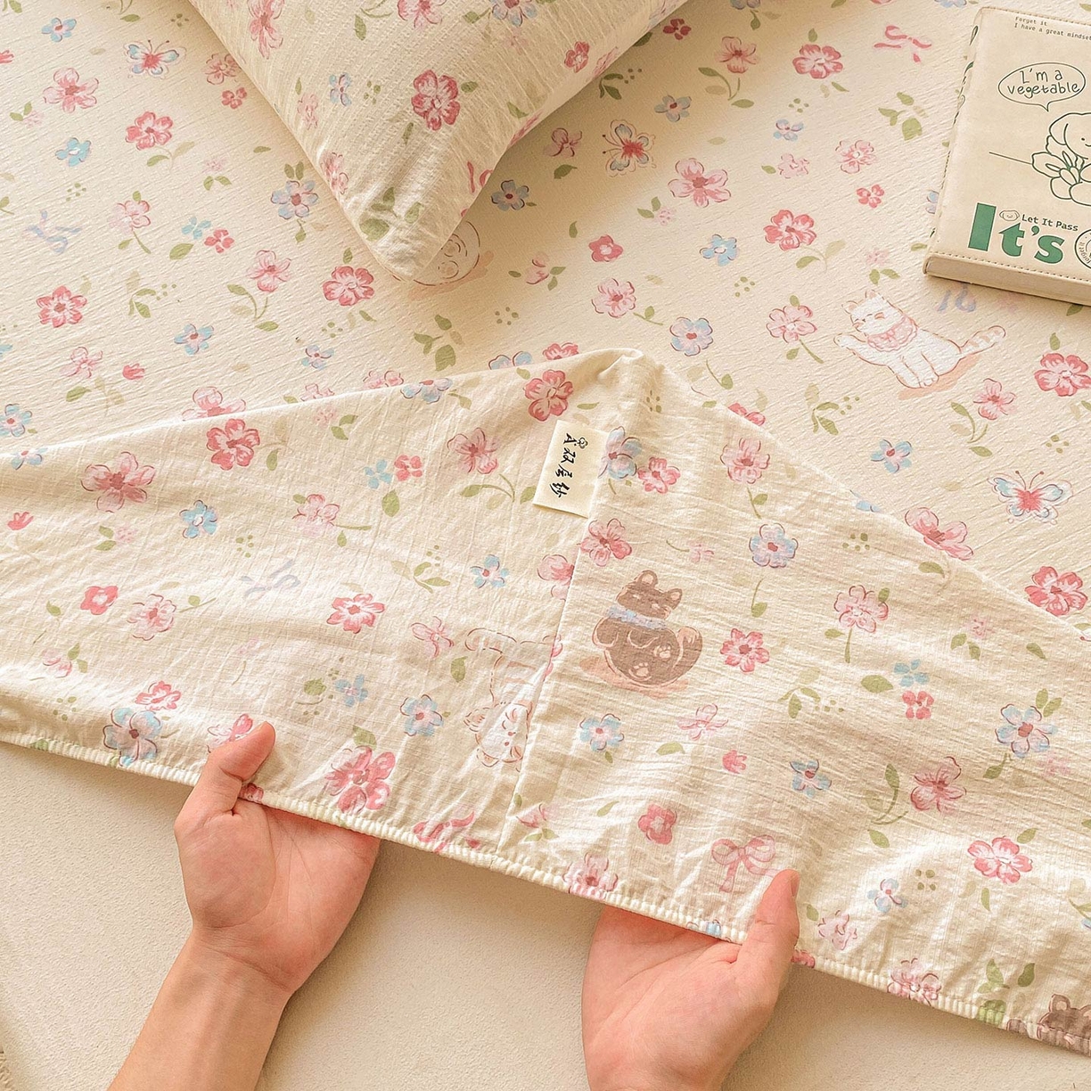 91家纺网 家纺一手货源 找家纺 眠势力 2025新款云感双层纱床笠三件套ins奶油风云感床垫保护套四季款 花丛猫咪