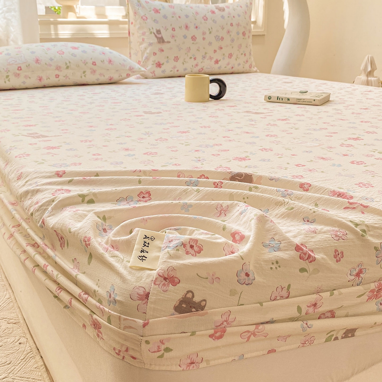 91家纺网 家纺一手货源 找家纺 眠势力 2025新款云感双层纱床笠三件套ins奶油风云感床垫保护套四季款 花丛猫咪