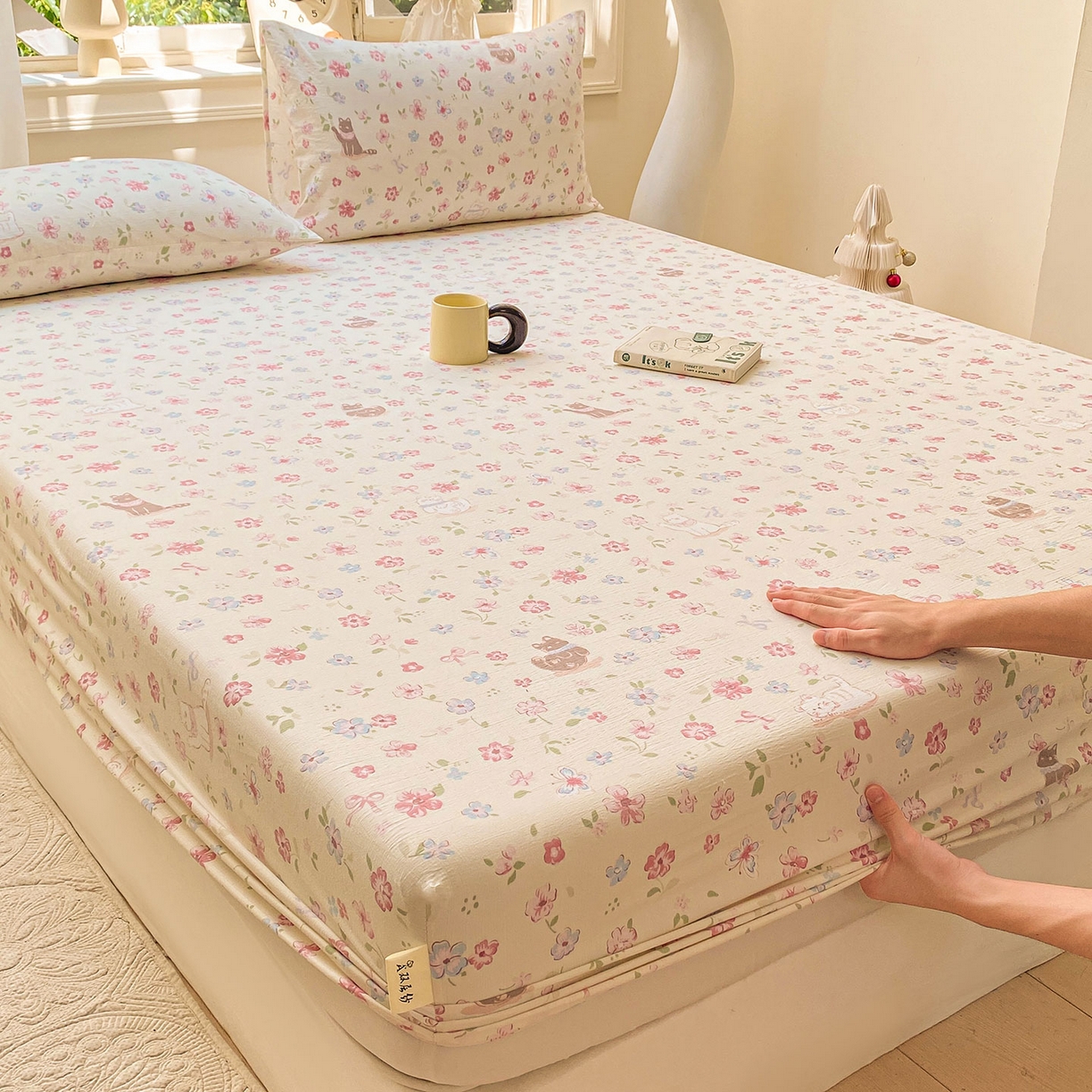 91家纺网 家纺一手货源 找家纺 眠势力 2025新款云感双层纱床笠三件套ins奶油风云感床垫保护套四季款 花丛猫咪