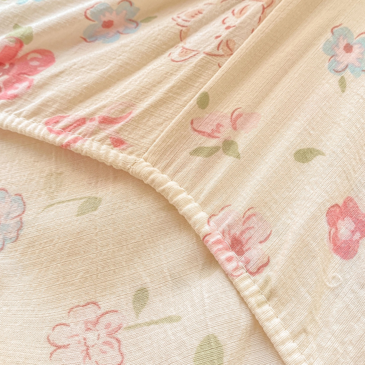 91家纺网 家纺一手货源 找家纺 眠势力 2025新款云感双层纱床笠三件套ins奶油风云感床垫保护套四季款 花丛猫咪