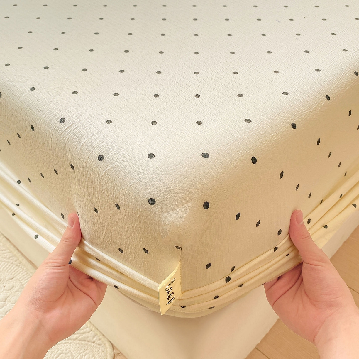 91家纺网 家纺一手货源 找家纺 眠势力 2025新款云感双层纱床笠三件套ins奶油风云感床垫保护套四季款 极简波点