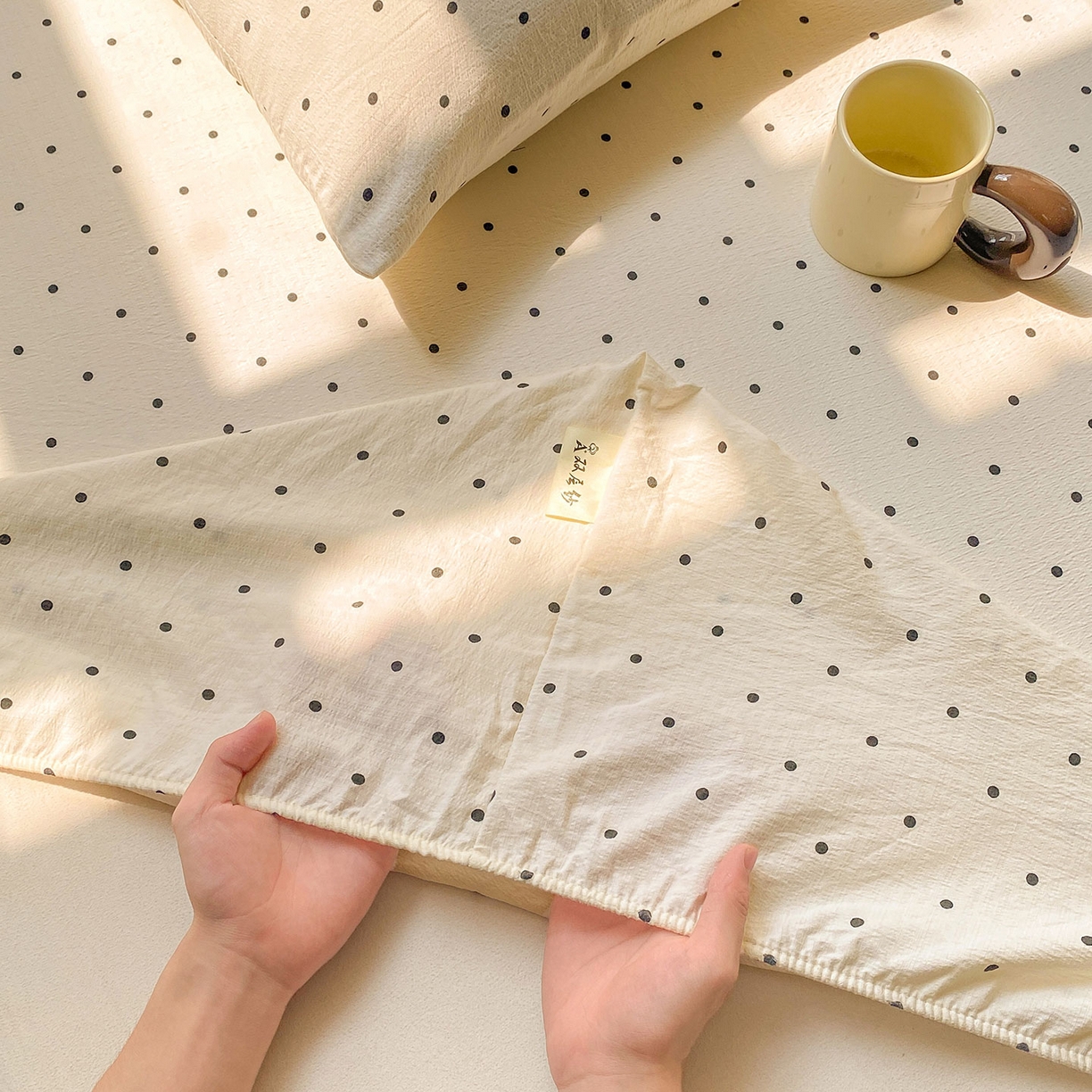 91家纺网 家纺一手货源 找家纺 眠势力 2025新款云感双层纱床笠三件套ins奶油风云感床垫保护套四季款 极简波点