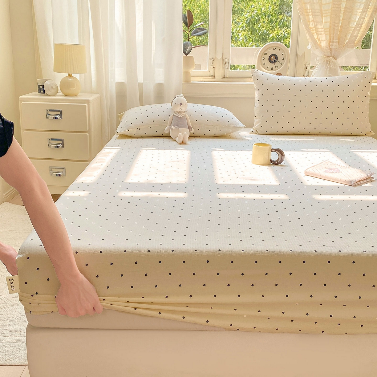 91家纺网 家纺一手货源 找家纺 眠势力 2025新款云感双层纱床笠三件套ins奶油风云感床垫保护套四季款 极简波点