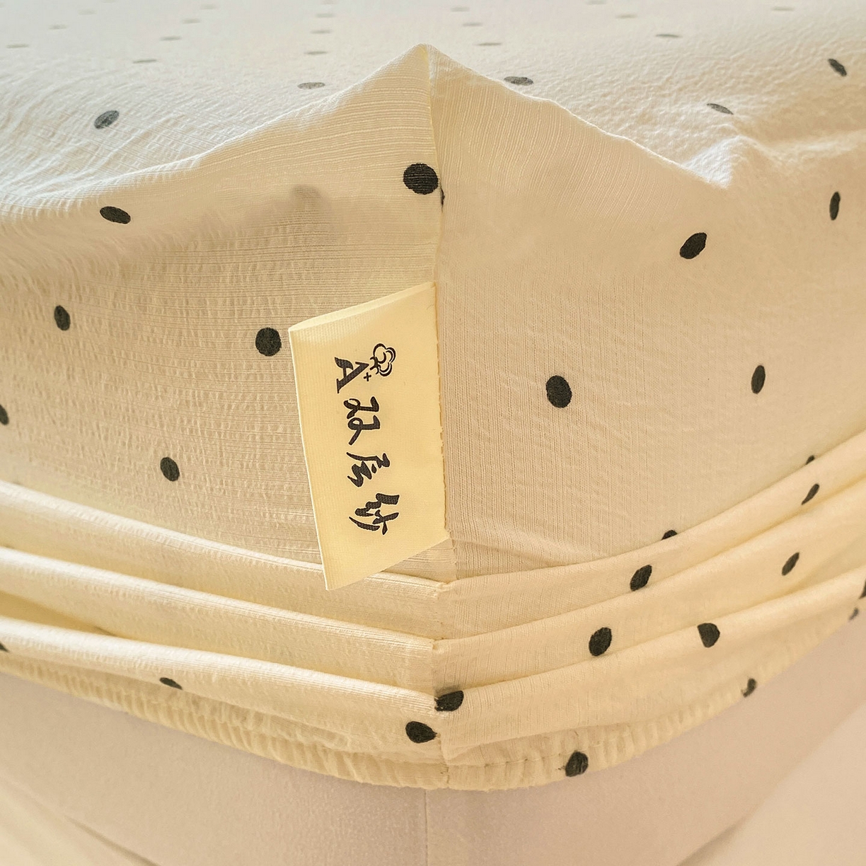 91家纺网 家纺一手货源 找家纺 眠势力 2025新款云感双层纱床笠三件套ins奶油风云感床垫保护套四季款 极简波点