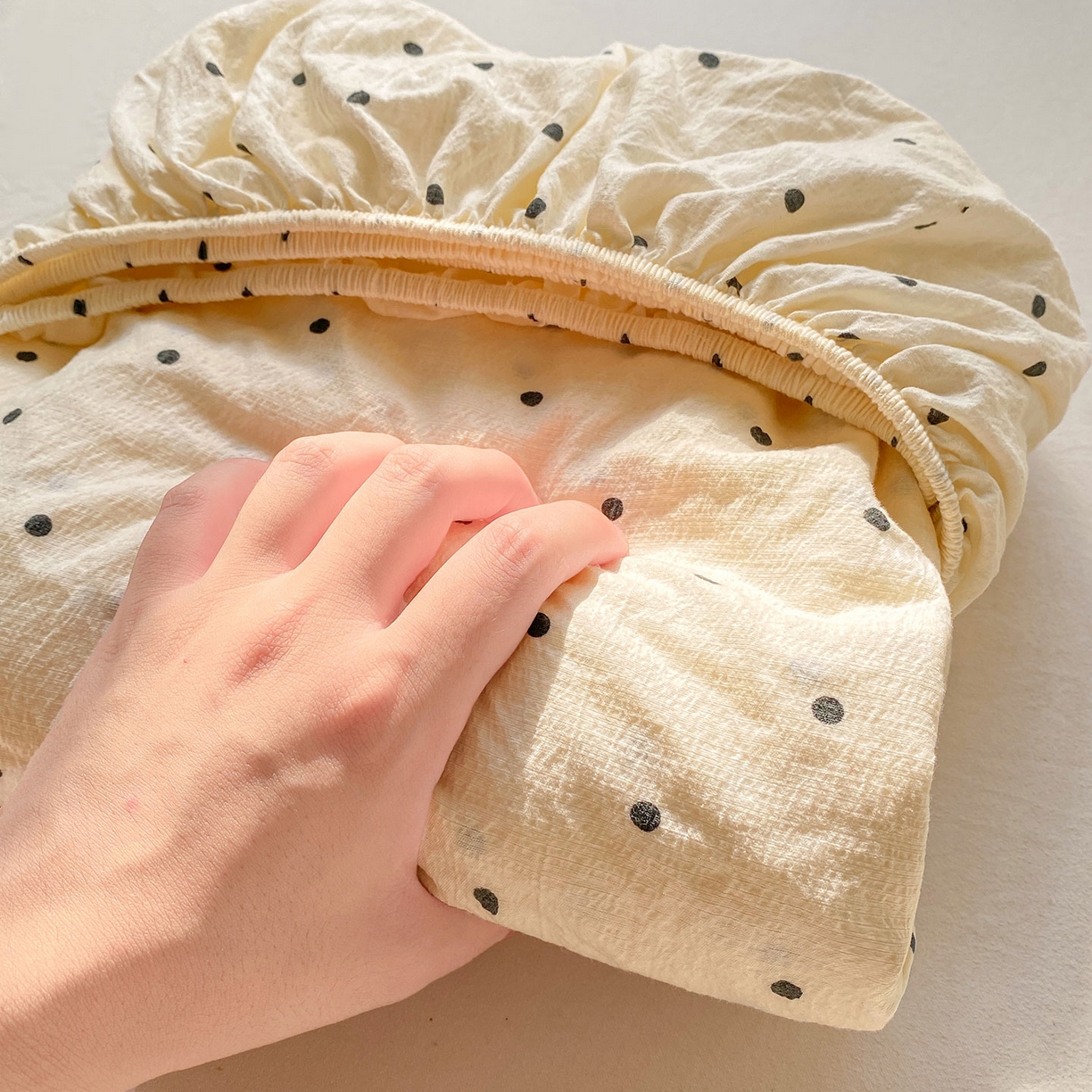 91家纺网 家纺一手货源 找家纺 眠势力 2025新款云感双层纱床笠三件套ins奶油风云感床垫保护套四季款 极简波点