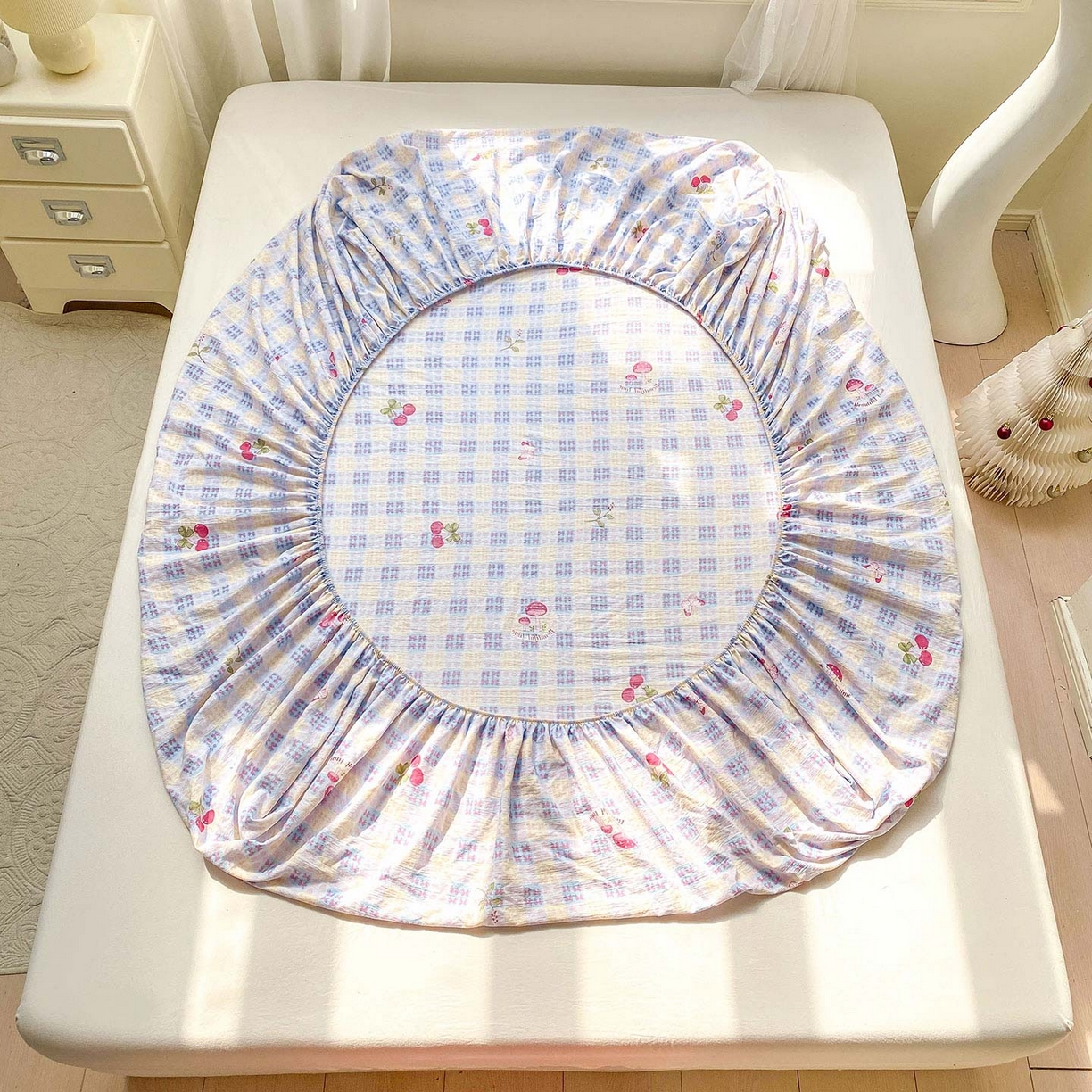 91家纺网 家纺一手货源 找家纺 眠势力 2025新款云感双层纱床笠三件套ins奶油风云感床垫保护套四季款 甜樱蜜语