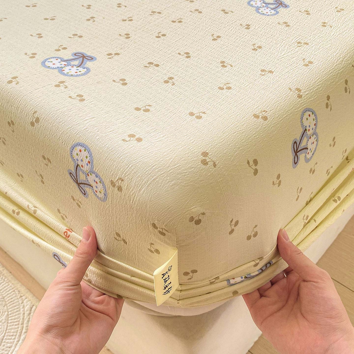 91家纺网 家纺一手货源 找家纺 眠势力 2025新款云感双层纱床笠三件套ins奶油风云感床垫保护套四季款 樱桃丸子