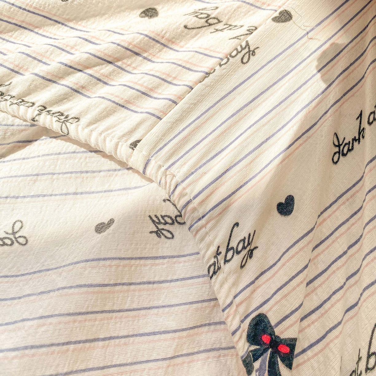 91家纺网 家纺一手货源 找家纺 眠势力 2025新款云感双层纱床笠三件套ins奶油风云感床垫保护套四季款 字母樱桃