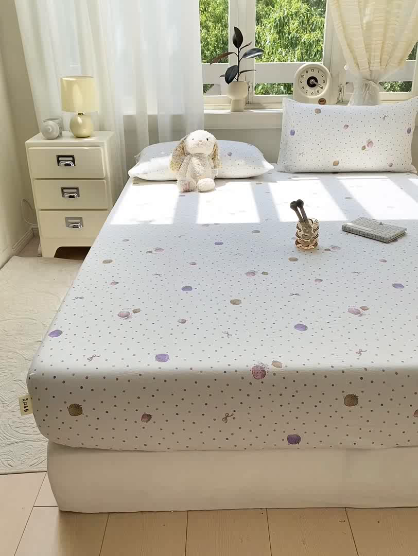 91家纺网 家纺一手货源 找家纺 眠势力 2025新款云感双层纱床笠三件套ins奶油风云感床垫保护套四季款 点点草莓