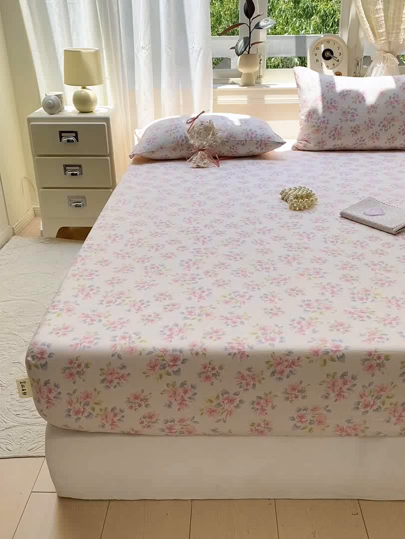 91家纺网 家纺一手货源 找家纺 眠势力 2025新款云感双层纱床笠三件套ins奶油风云感床垫保护套四季款 粉调花海