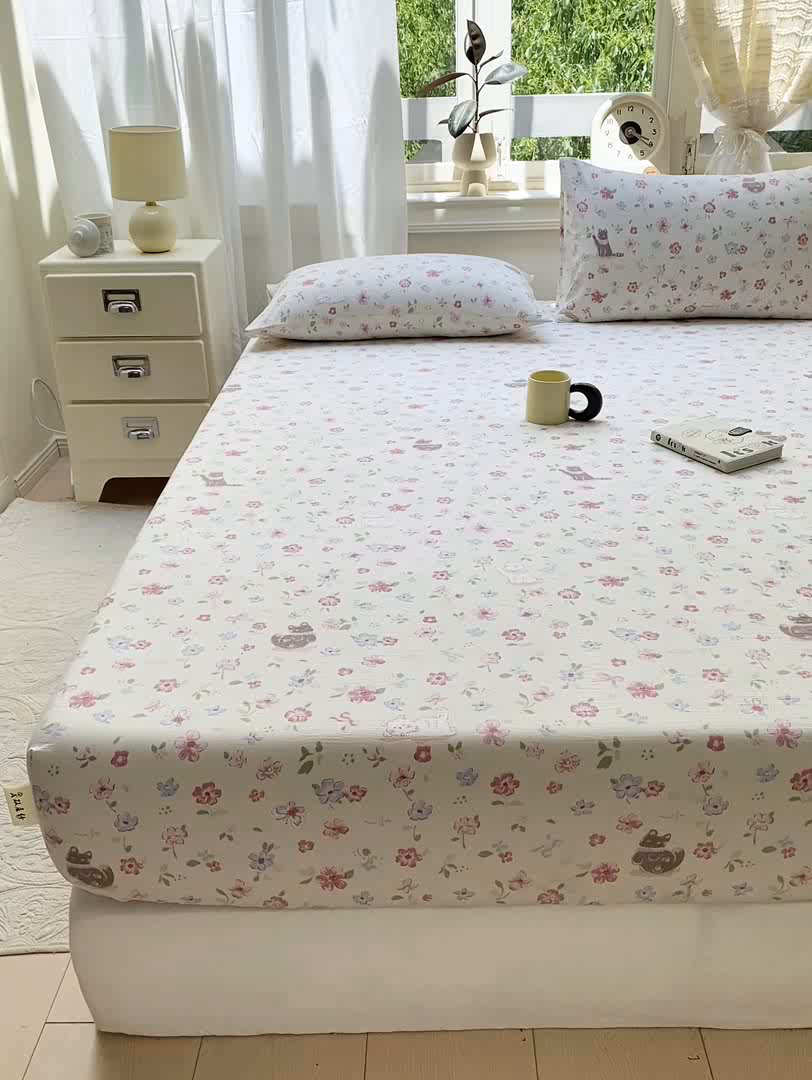 91家纺网 家纺一手货源 找家纺 眠势力 2025新款云感双层纱床笠三件套ins奶油风云感床垫保护套四季款 花丛猫咪
