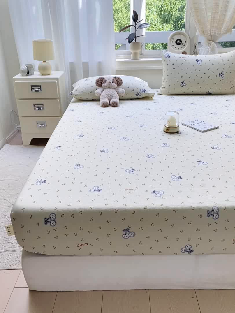 91家纺网 家纺一手货源 找家纺 眠势力 2025新款云感双层纱床笠三件套ins奶油风云感床垫保护套四季款 樱桃丸子