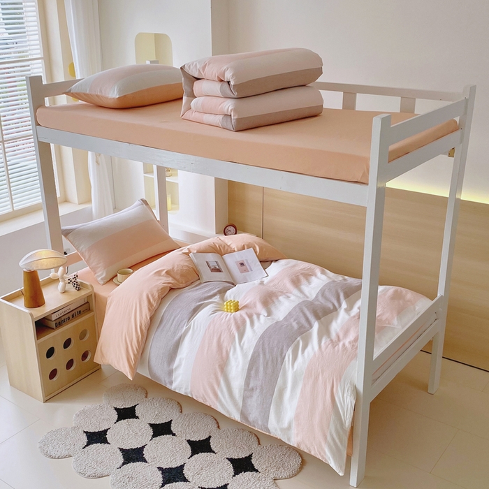 91家纺网 家纺一手货源 找家纺 春皖家纺 2025春夏新款AB版全棉纯棉色织水洗棉学生三件套六件套 素雅-灰白条