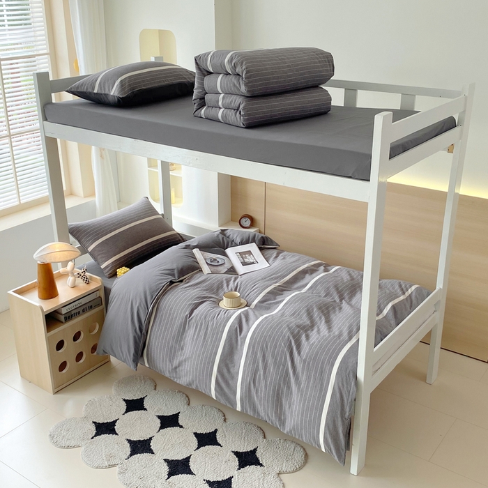 91家纺网 家纺一手货源 找家纺 春皖家纺 2025春夏新款AB版全棉纯棉色织水洗棉学生三件套六件套 素雅-灰条