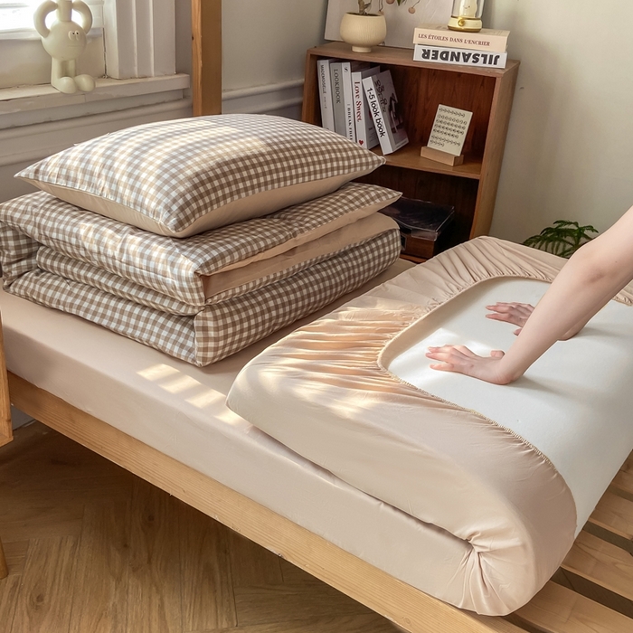 91家纺网 家纺一手货源 找家纺 恋人优选 2025新款全棉纯棉水洗棉(AB版)学生宿舍上下铺三件套-有标款 米小格(米色)