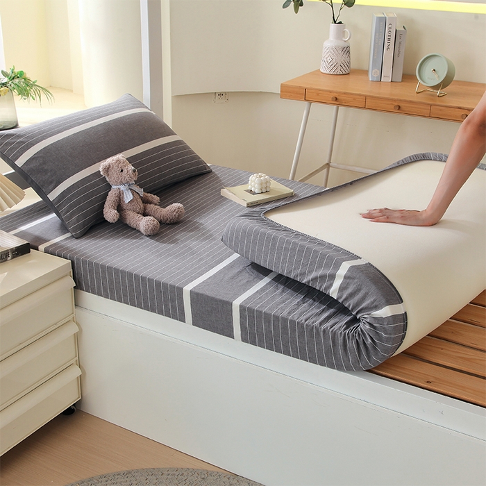 91家纺网 家纺一手货源 找家纺 春皖家纺 2025新款学生季全棉纯棉色织AB版水洗棉单品系列-单床笠 床笠单件 素雅-灰条