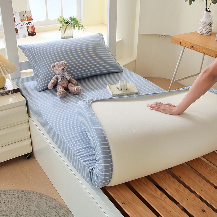 91家纺网 家纺一手货源 找家纺 春皖家纺 2025新款学生季全棉纯棉色织AB版水洗棉单品系列-单床笠 床笠单件 素雅-蓝条