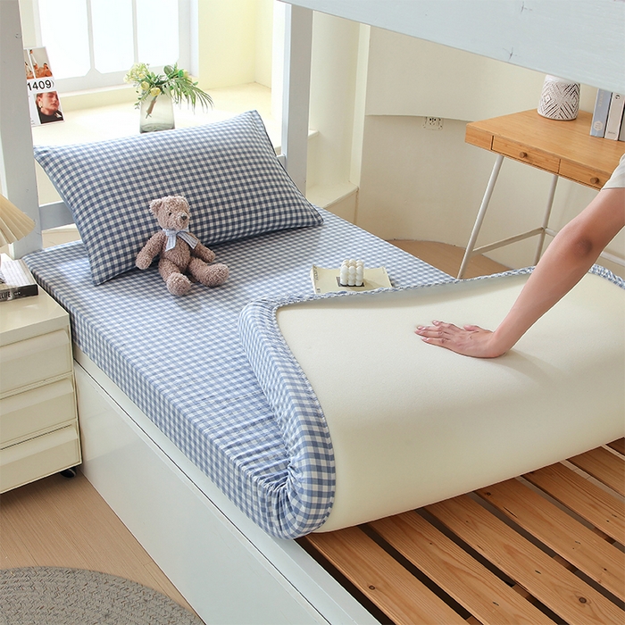 91家纺网 家纺一手货源 找家纺 春皖家纺 2025新款学生季全棉纯棉色织AB版水洗棉单品系列-单床笠 床笠单件 素雅-蓝小格