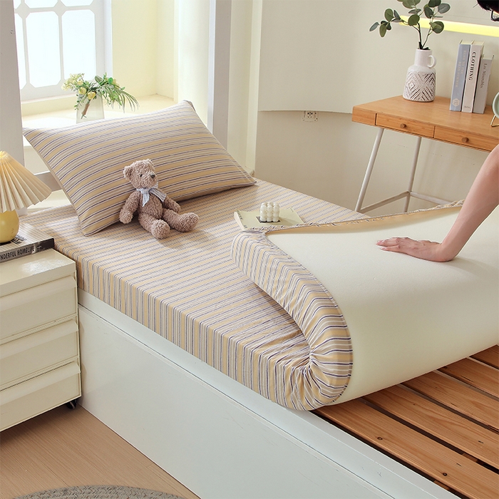 91家纺网 家纺一手货源 找家纺 春皖家纺 2025新款学生季全棉纯棉色织AB版水洗棉单品系列-单床笠 床笠单件 素雅-杏黄纹