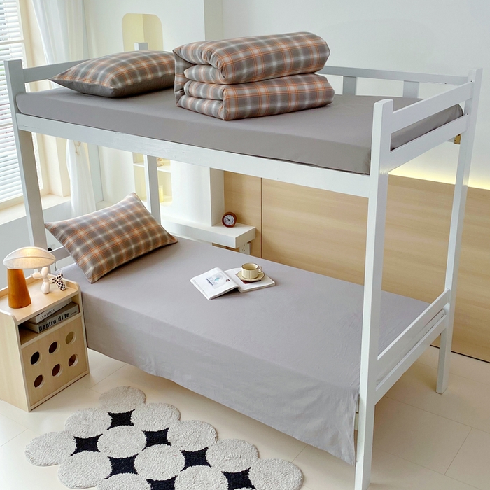 91家纺网 家纺一手货源 找家纺 春皖家纺 2025春夏新款AB版全棉纯棉色织水洗棉学生三件套六件套 栗木-咖格