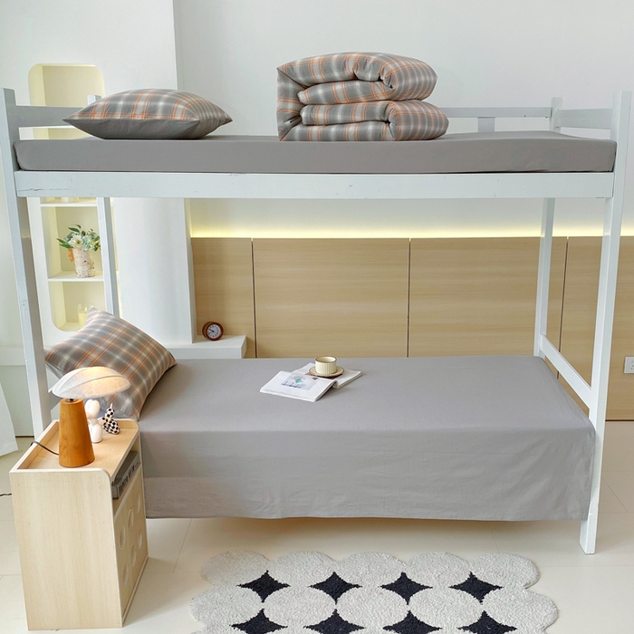 91家纺网 家纺一手货源 找家纺 春皖家纺 2025春夏新款AB版全棉纯棉色织水洗棉学生三件套六件套 栗木-咖格