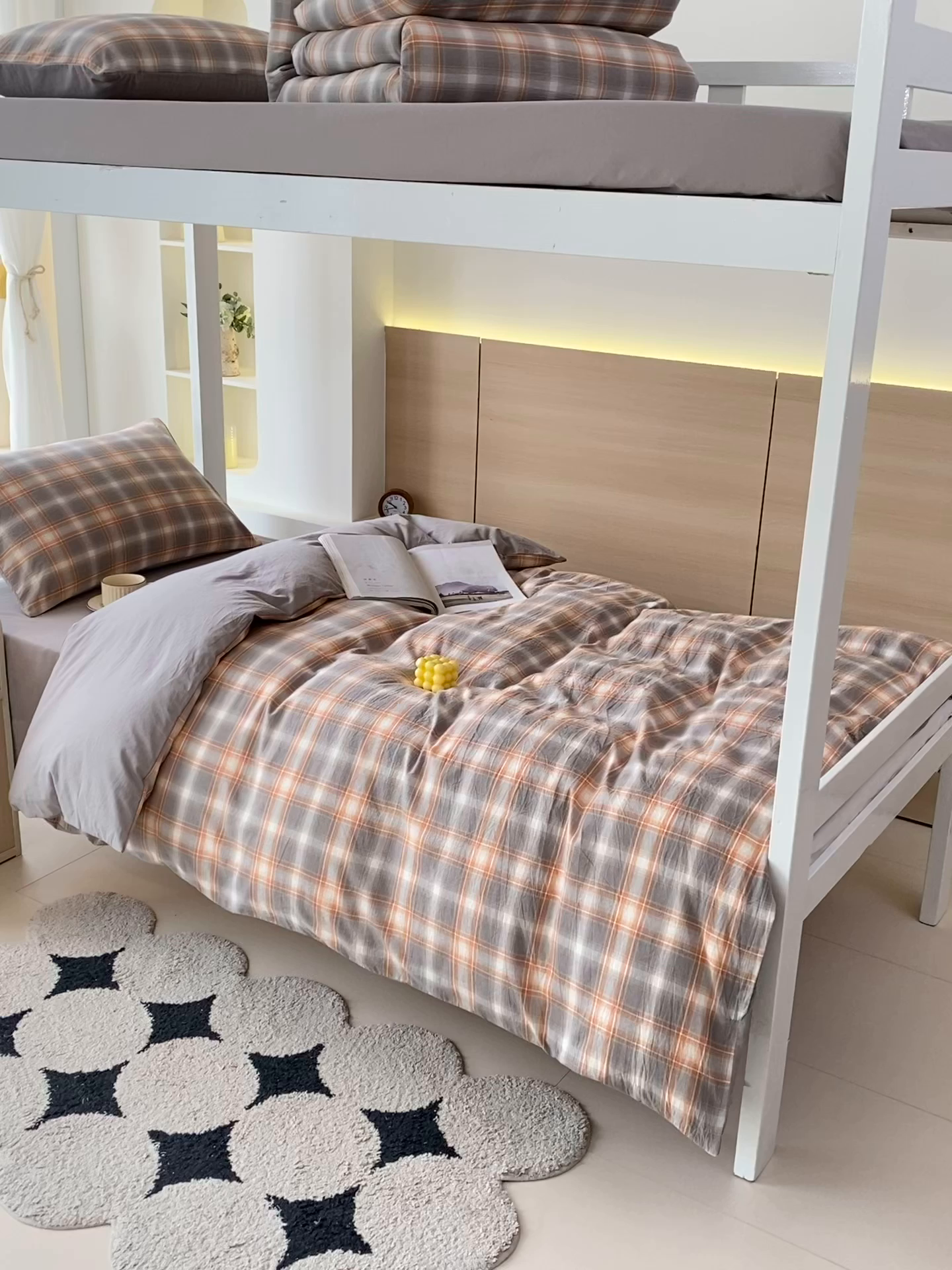 91家纺网 家纺一手货源 找家纺 春皖家纺 2025春夏新款AB版全棉纯棉色织水洗棉学生三件套六件套 栗木-咖格