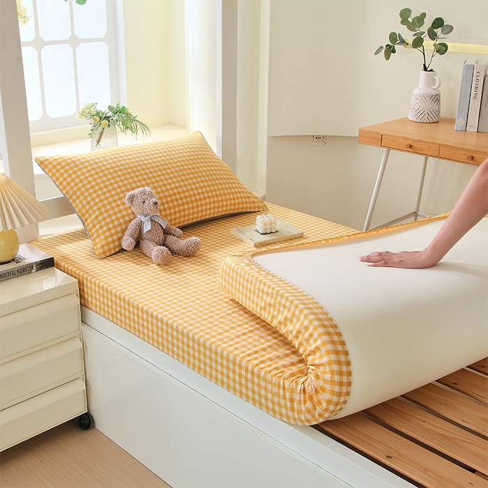 91家纺网 家纺一手货源 找家纺 春皖家纺 2025新款学生季全棉纯棉色织AB版水洗棉单品系列-单床笠 床笠单件 朱羽-黄格