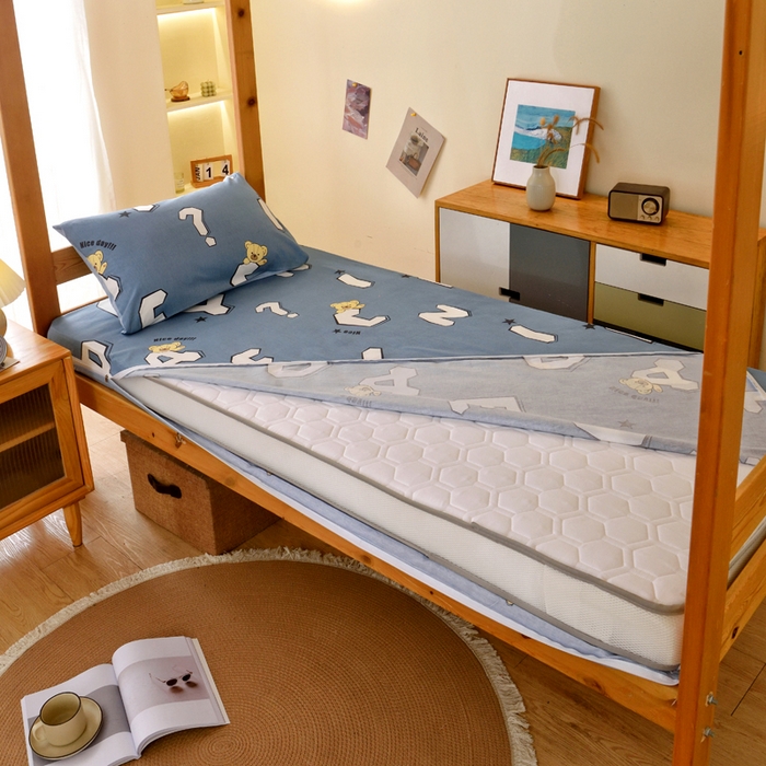 91家纺网 家纺一手货源 找家纺 水妙家纺 2025新款A类全棉拉链床垫套三件套纯棉学生上下铺全包床垫保护套三件套 可订制 床垫套布格熊-蓝