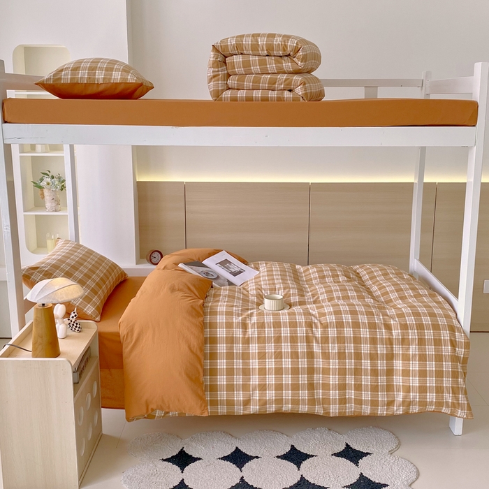 91家纺网 家纺一手货源 找家纺 春皖家纺 2025春夏新款AB版全棉纯棉色织水洗棉学生三件套六件套 素雅-黄格