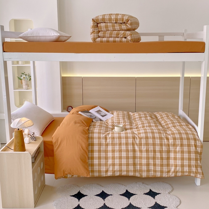 91家纺网 家纺一手货源 找家纺 春皖家纺 2025春夏新款AB版全棉纯棉色织水洗棉学生三件套六件套 素雅-黄格