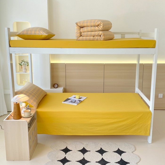 91家纺网 家纺一手货源 找家纺 春皖家纺 2025春夏新款AB版全棉纯棉色织水洗棉学生三件套六件套 素雅-黄条