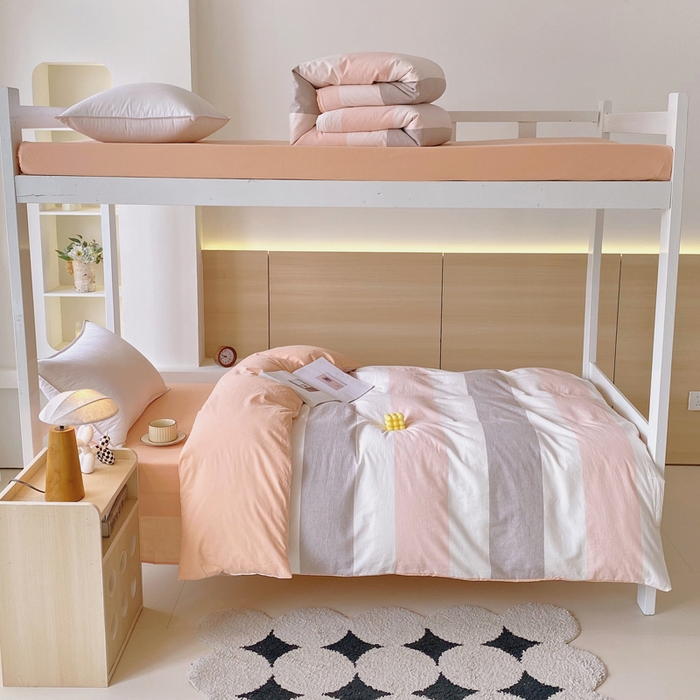 91家纺网 家纺一手货源 找家纺 春皖家纺 2025春夏新款AB版全棉纯棉色织水洗棉学生三件套六件套 素雅-灰白条