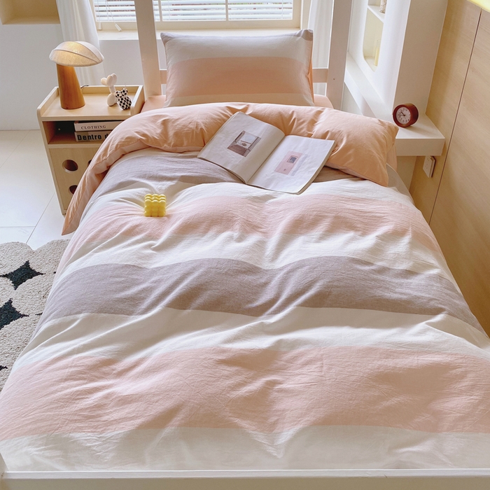 91家纺网 家纺一手货源 找家纺 春皖家纺 2025春夏新款AB版全棉纯棉色织水洗棉学生三件套六件套 素雅-灰白条