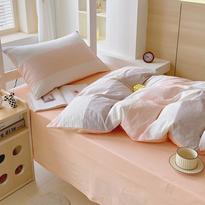 91家纺网 家纺一手货源 找家纺 春皖家纺 2025春夏新款AB版全棉纯棉色织水洗棉学生三件套六件套 素雅-灰白条