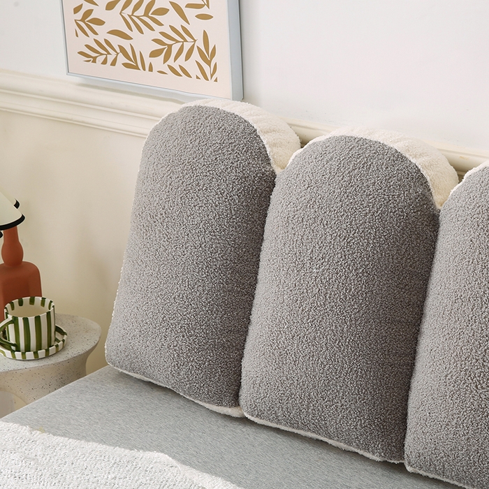 91家纺网 家纺一手货源 找家纺 永光家居 2025新款泰迪绒花瓣靠垫 高端床头靠垫少女心抱枕榻榻米软包（不供多多） 芦灰