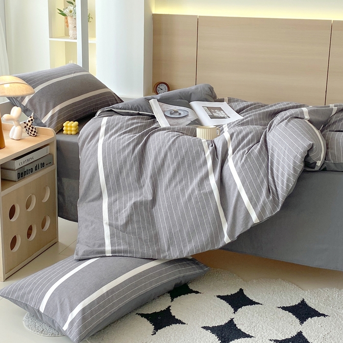 91家纺网 家纺一手货源 找家纺 春皖家纺 2025春夏新款AB版全棉纯棉色织水洗棉学生三件套六件套 素雅-灰条