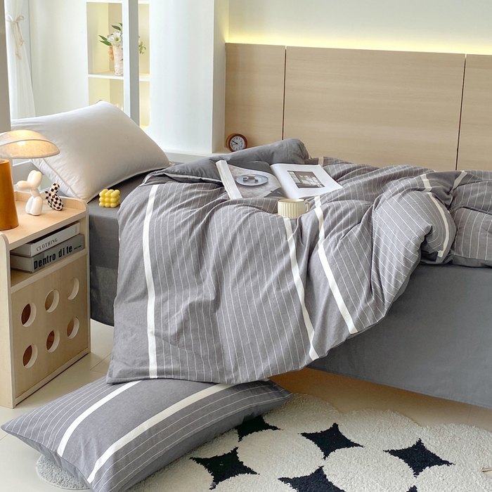 91家纺网 家纺一手货源 找家纺 春皖家纺 2025春夏新款AB版全棉纯棉色织水洗棉学生三件套六件套 素雅-灰条