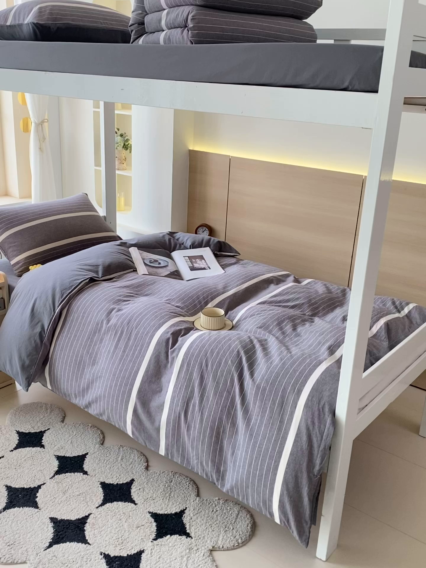 91家纺网 家纺一手货源 找家纺 春皖家纺 2025春夏新款AB版全棉纯棉色织水洗棉学生三件套六件套 素雅-灰条