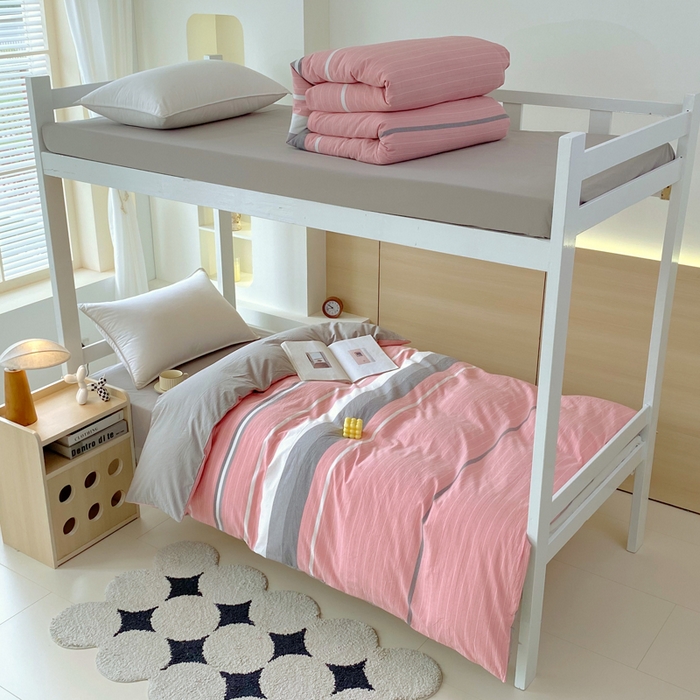 91家纺网 家纺一手货源 找家纺 春皖家纺 2025春夏新款AB版全棉纯棉色织水洗棉学生三件套六件套 素雅-蔻粉