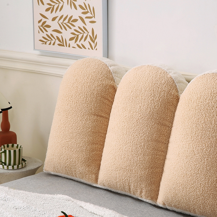 91家纺网 家纺一手货源 找家纺 永光家居 2025新款泰迪绒花瓣靠垫 高端床头靠垫少女心抱枕榻榻米软包（不供多多） 奶茶