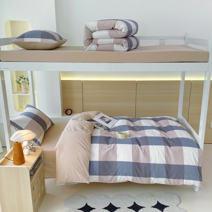 91家纺网 家纺一手货源 找家纺 春皖家纺 2025春夏新款AB版全棉纯棉色织水洗棉学生三件套六件套 素雅-蓝大格