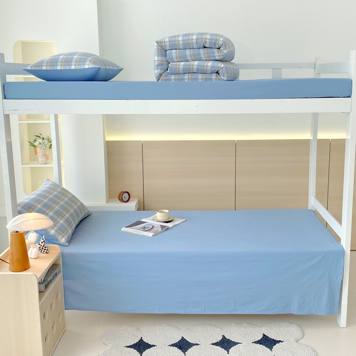 91家纺网 家纺一手货源 找家纺 春皖家纺 2025春夏新款AB版全棉纯棉色织水洗棉学生三件套六件套 素雅-蓝格