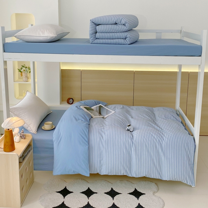 91家纺网 家纺一手货源 找家纺 春皖家纺 2025春夏新款AB版全棉纯棉色织水洗棉学生三件套六件套 素雅-蓝条