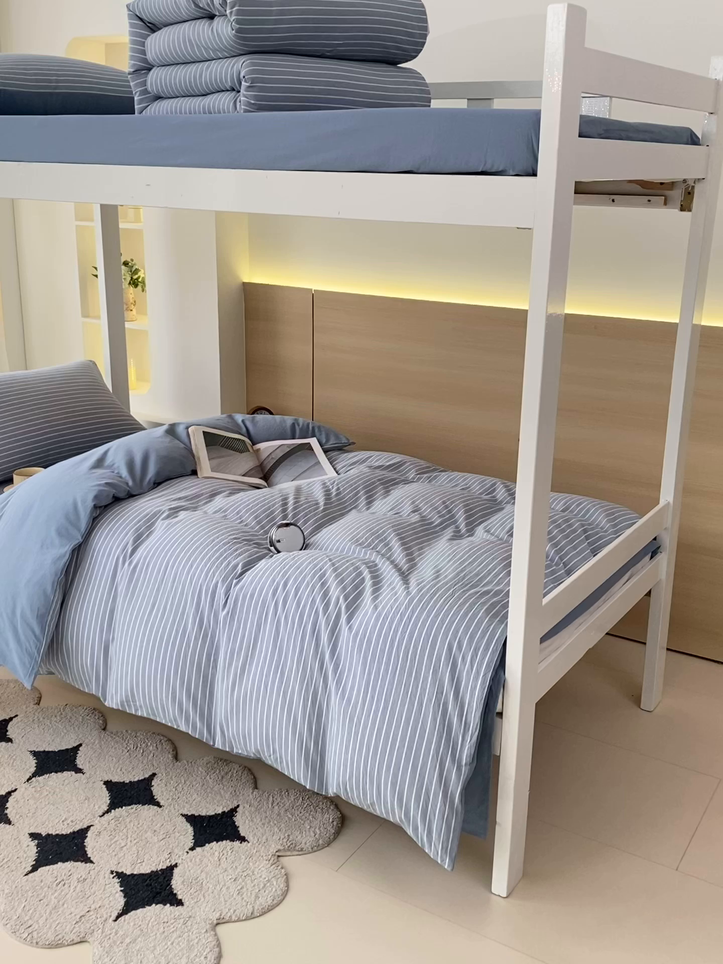 91家纺网 家纺一手货源 找家纺 春皖家纺 2025春夏新款AB版全棉纯棉色织水洗棉学生三件套六件套 素雅-蓝条