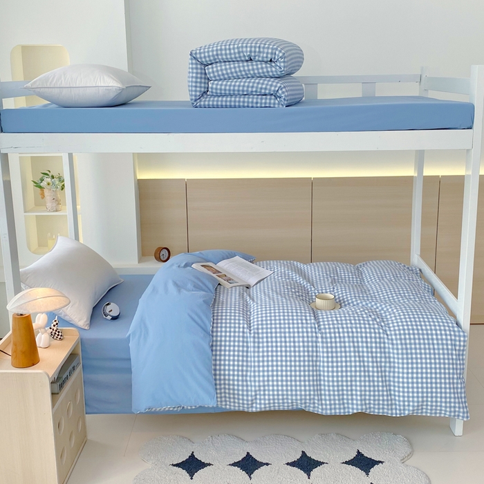 91家纺网 家纺一手货源 找家纺 春皖家纺 2025春夏新款AB版全棉纯棉色织水洗棉学生三件套六件套 素雅-蓝小格