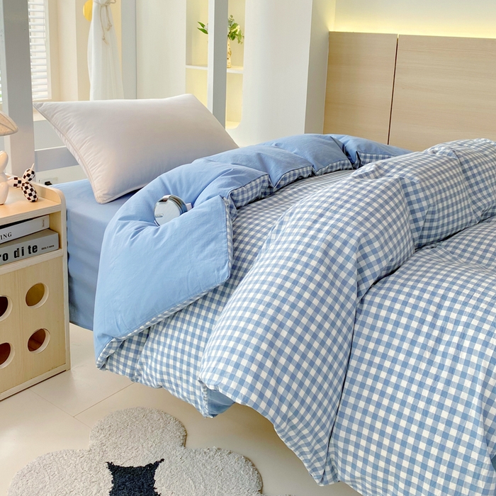 91家纺网 家纺一手货源 找家纺 春皖家纺 2025春夏新款AB版全棉纯棉色织水洗棉学生三件套六件套 素雅-蓝小格