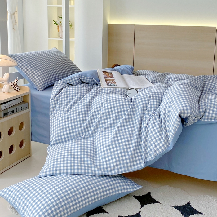 91家纺网 家纺一手货源 找家纺 春皖家纺 2025春夏新款AB版全棉纯棉色织水洗棉学生三件套六件套 素雅-蓝小格