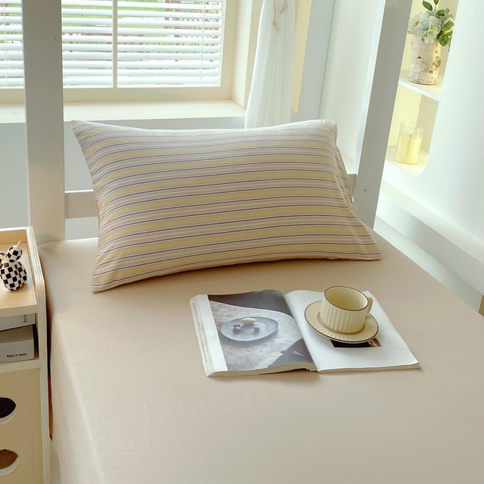 91家纺网 家纺一手货源 找家纺 春皖家纺 2025春夏新款AB版全棉纯棉色织水洗棉学生三件套六件套 素雅-杏黄纹