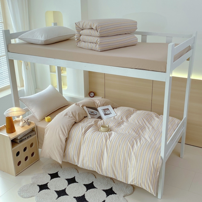 91家纺网 家纺一手货源 找家纺 春皖家纺 2025春夏新款AB版全棉纯棉色织水洗棉学生三件套六件套 素雅-杏黄纹